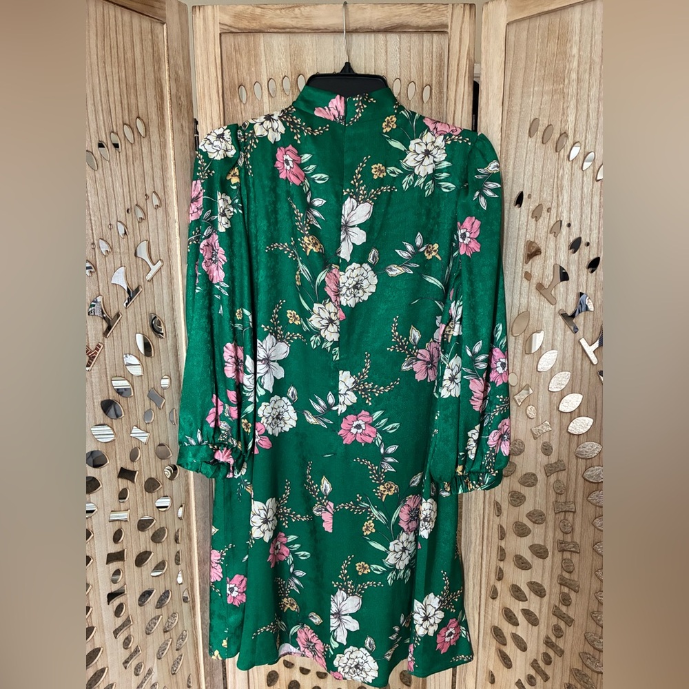 ✨Hurry Sale Price Special✨ 
NWT Jessica Howard Petite Green Floral Party Dress